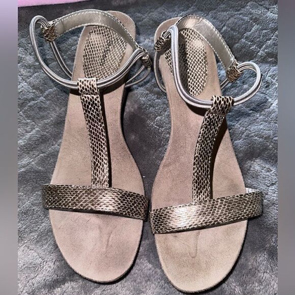 Style & Co Wedge Gold Sandal Size 9 - Picture 2 of 6